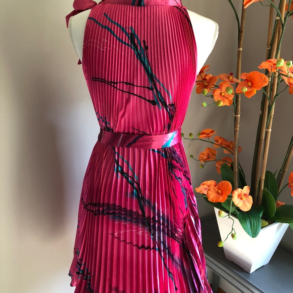 Pink Flattering Dress - Picture 3 of 4